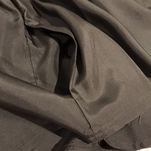 Banana Republic 100% silk taupe sleeveless blouse - Picture 6 of 10